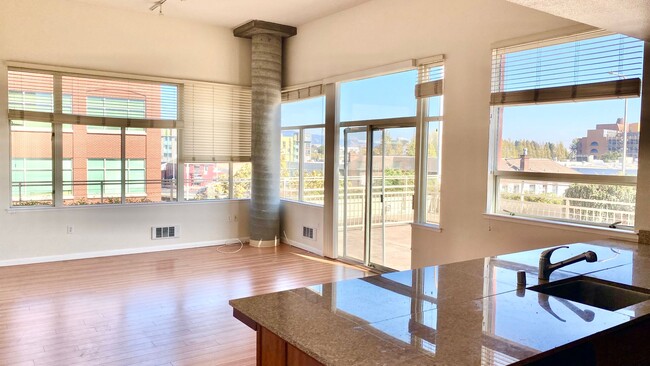 Photo - Fantastic 2-Bedroom with Huge Deck Apartment