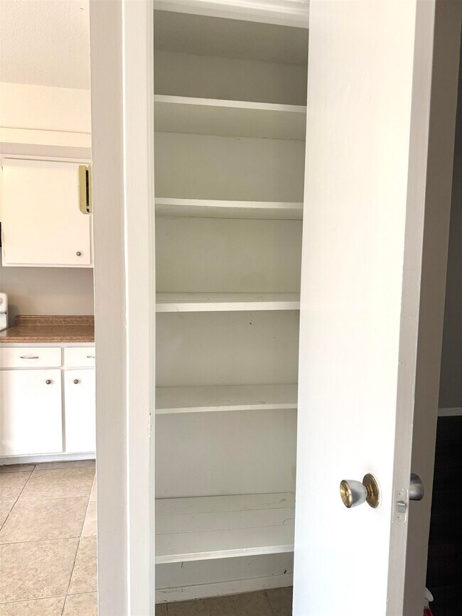 Foto del edificio - 6567 Poplar Woods Cir S