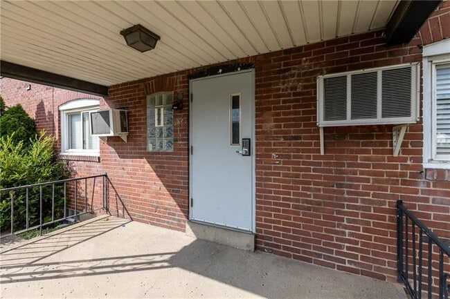 Building Photo - 6812 Grand Ave
