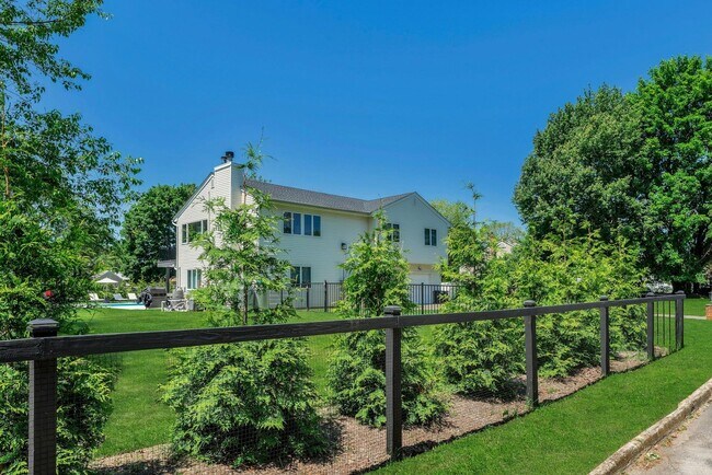 Building Photo - 630 Wild Cherry Way