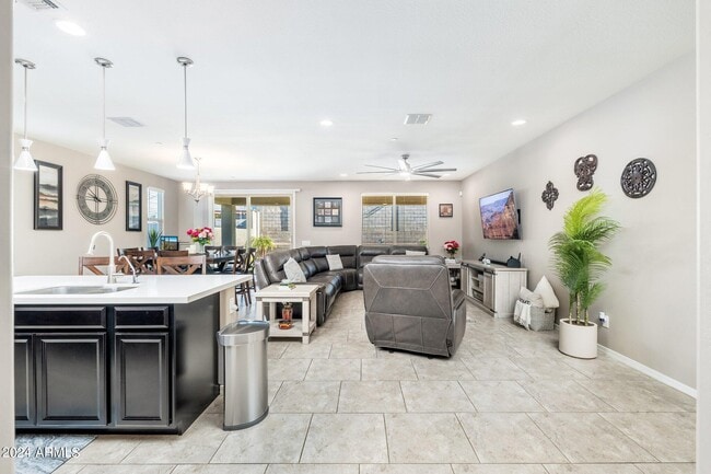 Foto del edificio - 10648 W Eucalyptus Rd