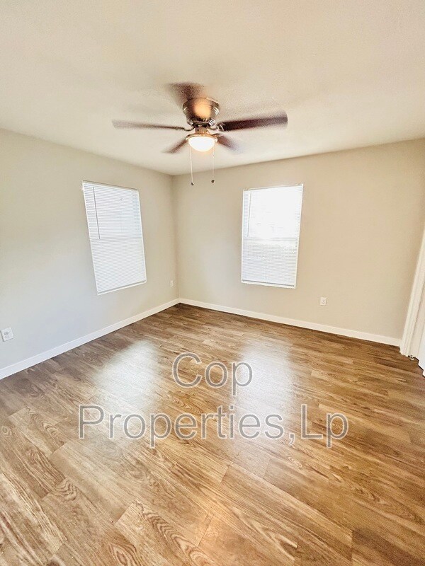 Foto del edificio - 1211 Hammond Ave