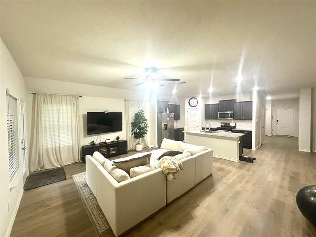 Foto del edificio - 324 Revolution Rd