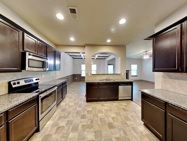 Foto del edificio - $500 off Rent! Nice 4 Bedroom Home located...
