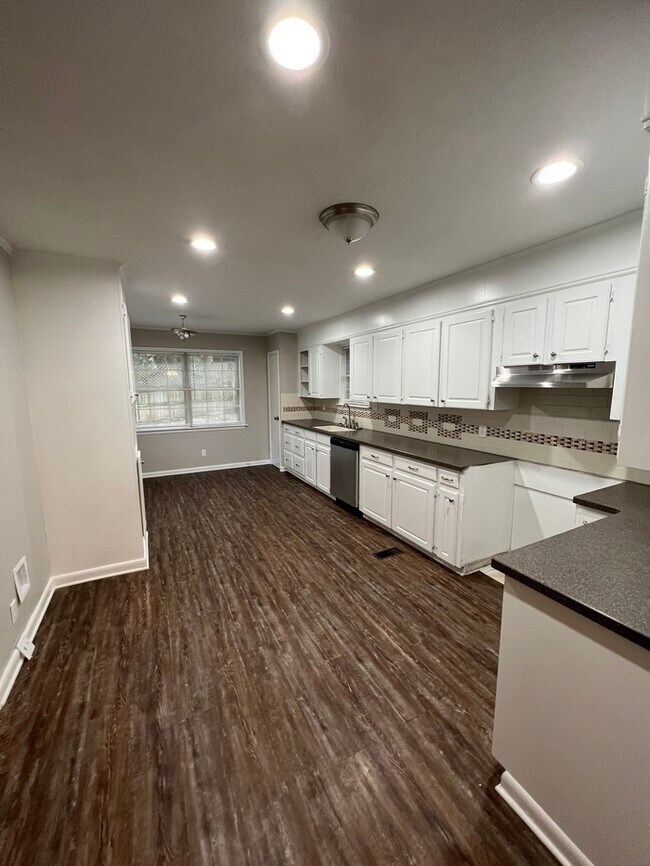 Foto del edificio - Call 501-404-4774 To Schedule Your Showing...