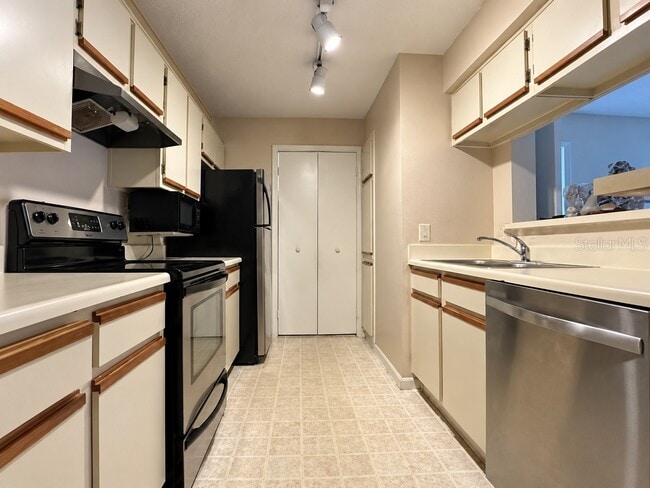 Building Photo - 5500 Devonbriar Way