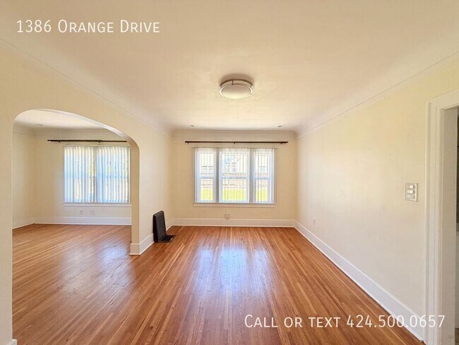 Foto del edificio - 1386 S Orange Dr