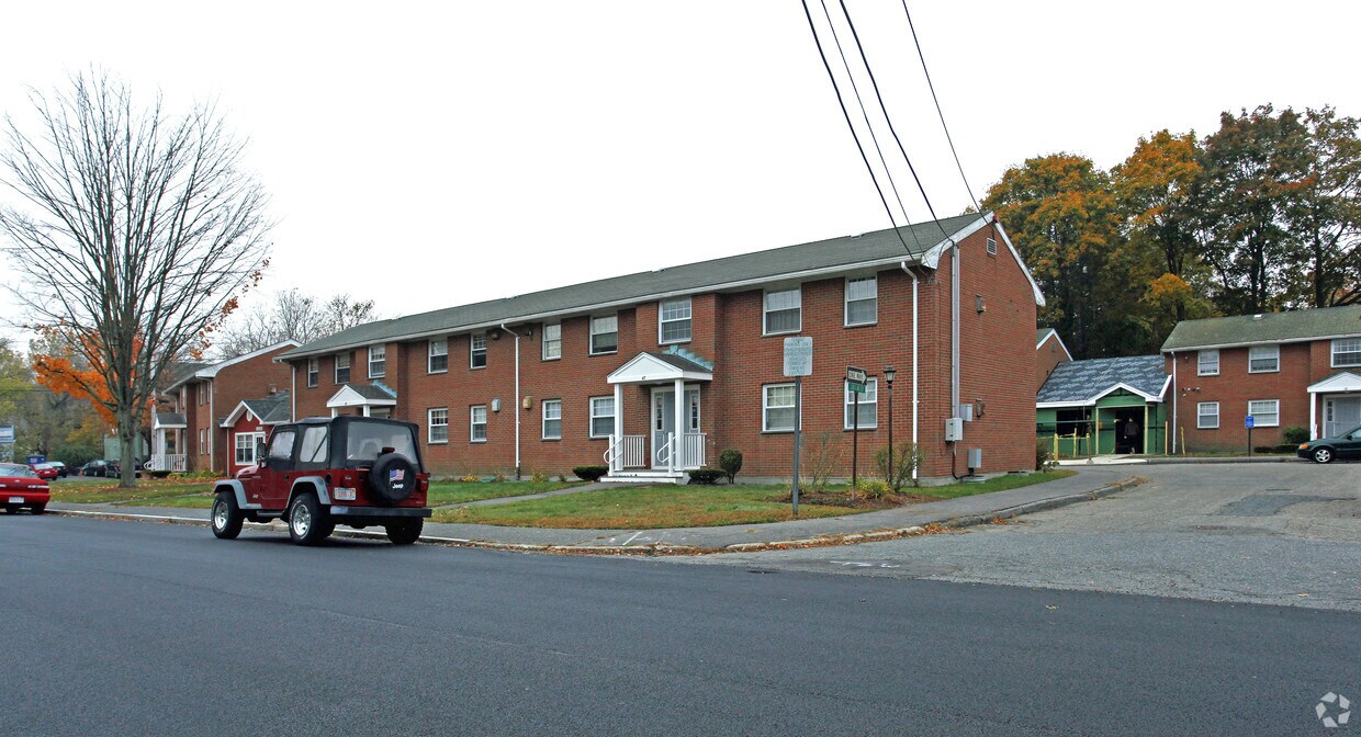Primary Photo - 39 Everit Ave