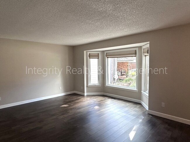 Photo - 1 Foothill Ash House