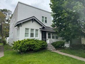 Building Photo - 605 Forsythe Ave