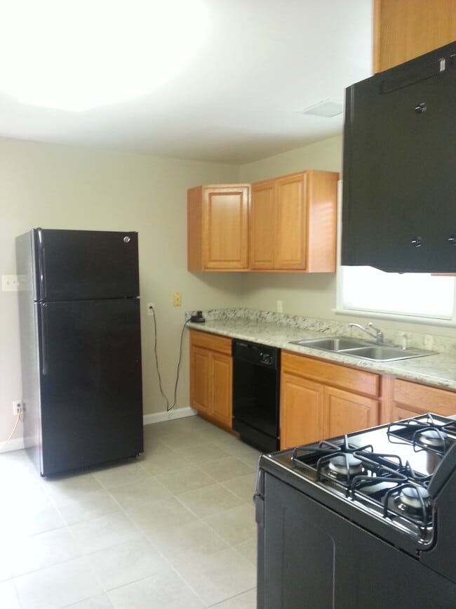 Kitchen - 232 Inlow Blvd