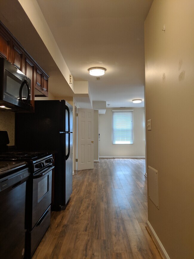 Common Area - 1234 Queen St NE