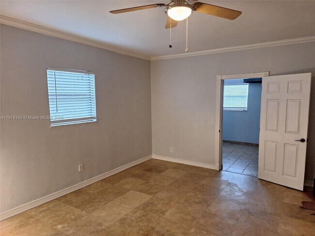 Foto del edificio - 2199 NE 182nd St