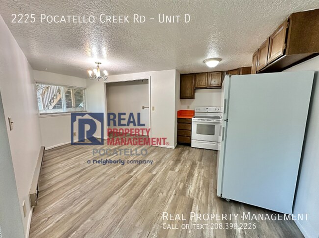 Building Photo - 2 bedroom 1 bath apartment