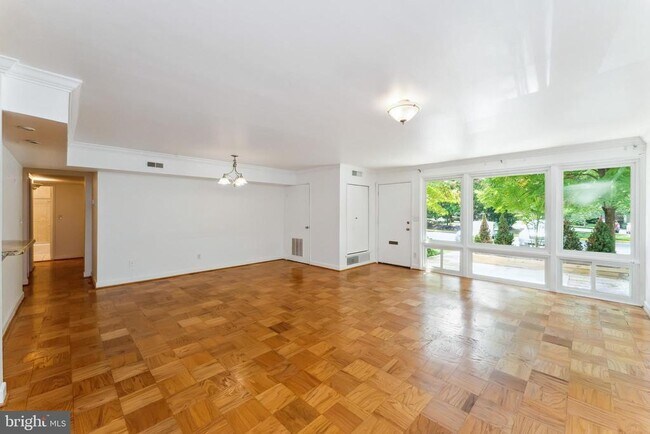 Foto del edificio - 7506 Spring Lake Dr