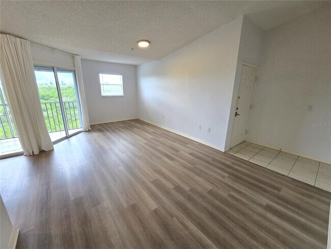 Building Photo - 3607 E Bay Dr