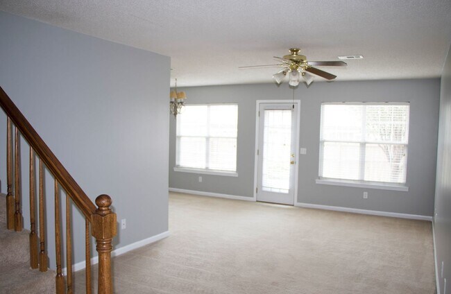 Building Photo - Quail Hollow