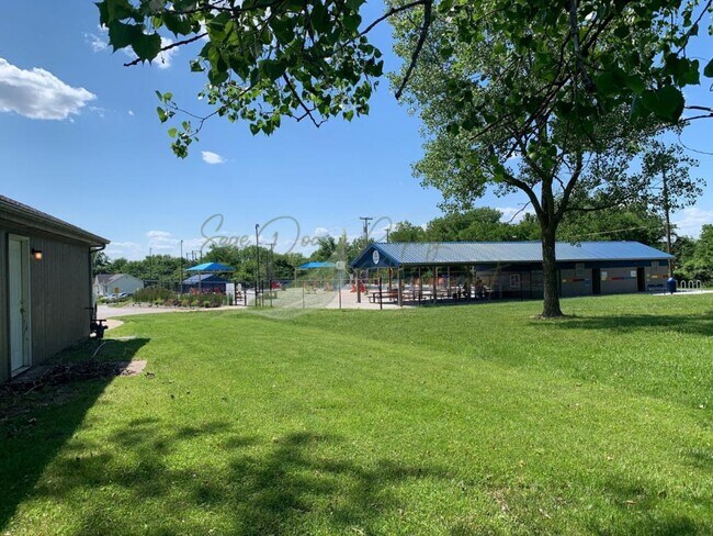 Foto del edificio - 1603 Rosalea St, Unit B, Excelsior Springs...