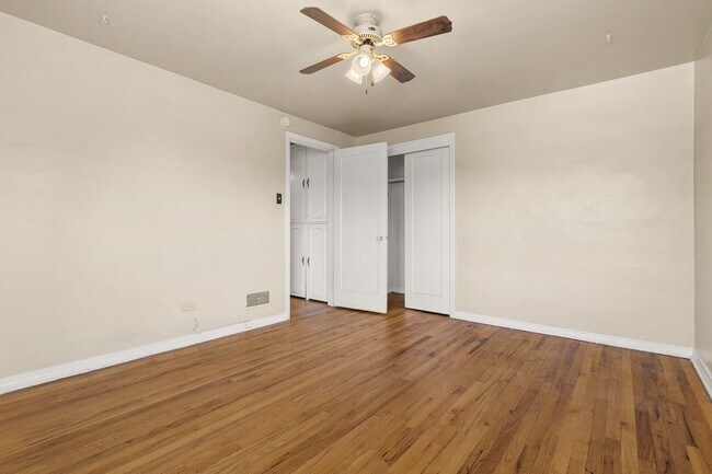 Foto del edificio - Great Convenient Location with Two Car Garage!