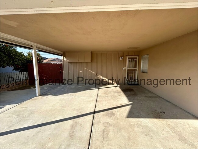 Foto del edificio - Charming 3 Bed/2 Bath 55+ Kern City Home w...