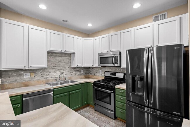 Foto del edificio - 81 Sassafras Dr