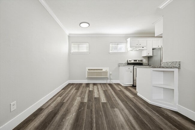 Building Photo - 3618 Garrott St