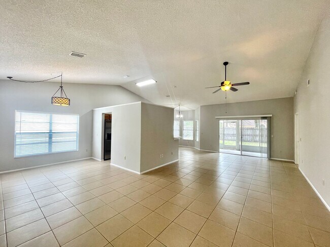 Foto del edificio - Cute 3/2 Oviedo Home in Twin Rivers!