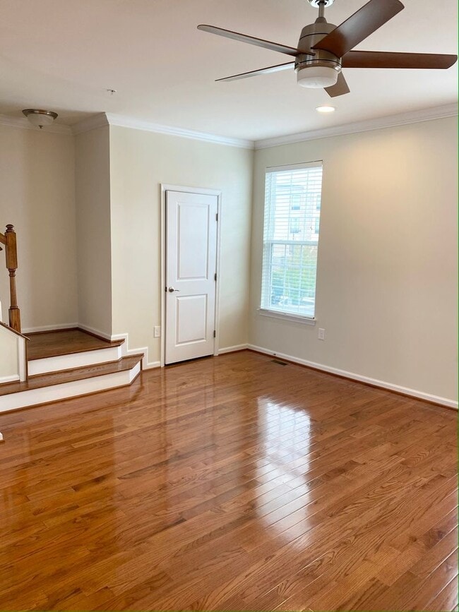 Building Photo - Gorgeous 4-Bed Townhome located in North W...