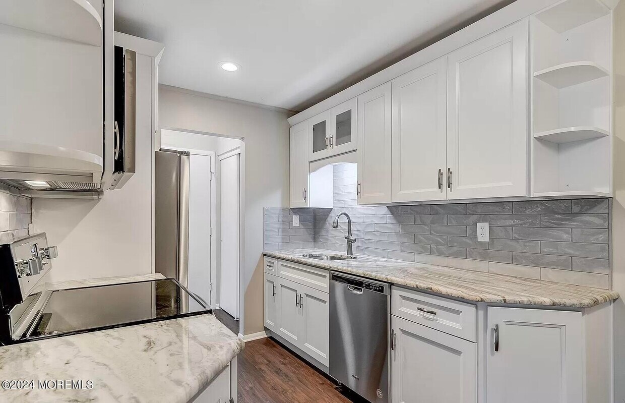 97 Arrowood Rd Unit K, Manalapan Township, NJ 07726 Condo for Rent in