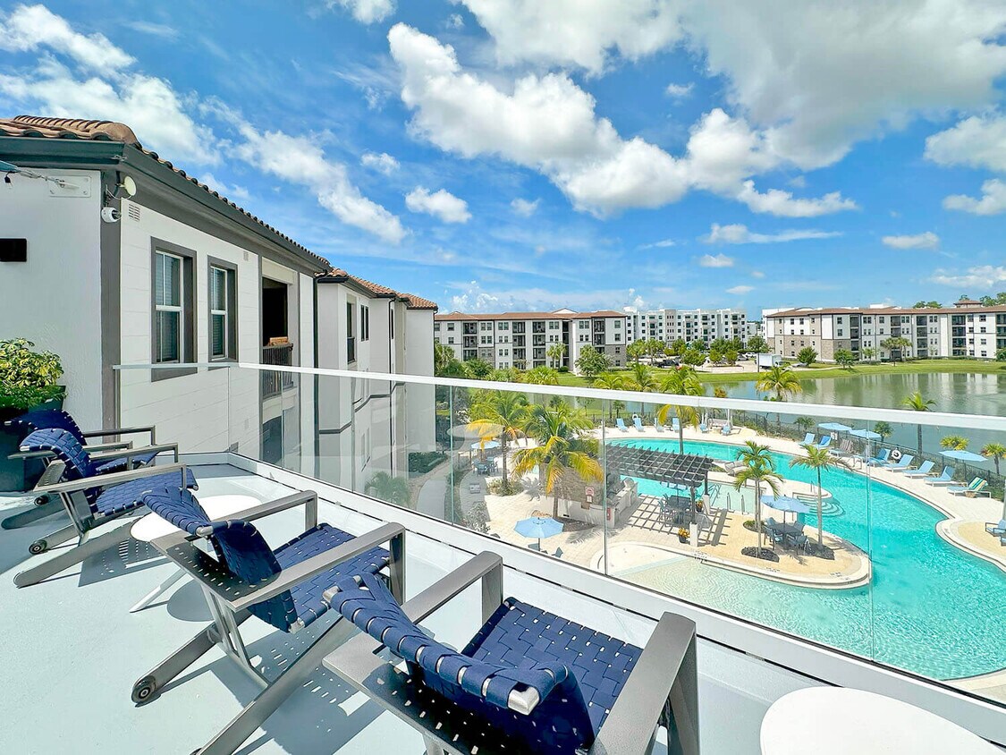 🌴 Vive el lujo moderno en Naples, Florida | Live Modern Luxury in Naples,  FL 🌴 Apartamento 2 Habitaciones / 2 Baños | 2 Bedroom / 2 Bathroom  Apartment Descubre un hermoso, image size:1125x844