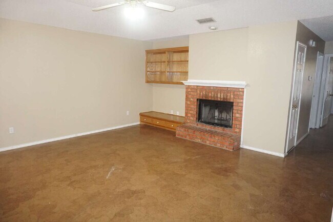 Building Photo - Duplex Across The Street From Park & Minut...