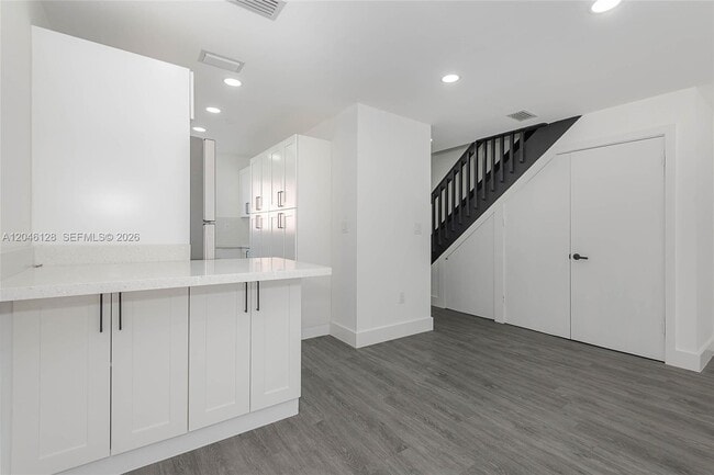Foto del edificio - 8085 NW 8th St