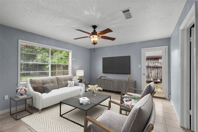 Foto del edificio - 7405 Carver Ave