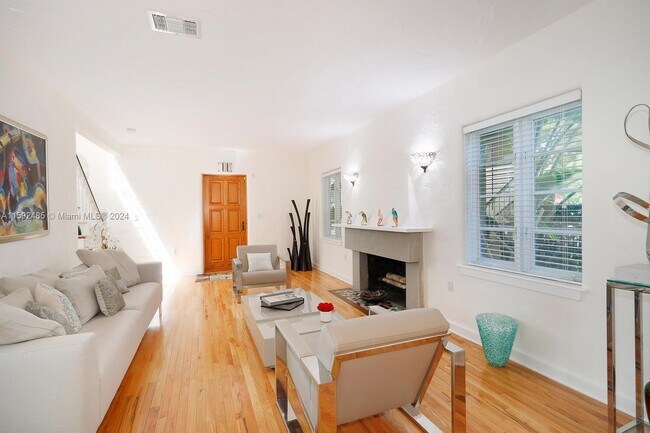 Building Photo - 600 Minorca Ave