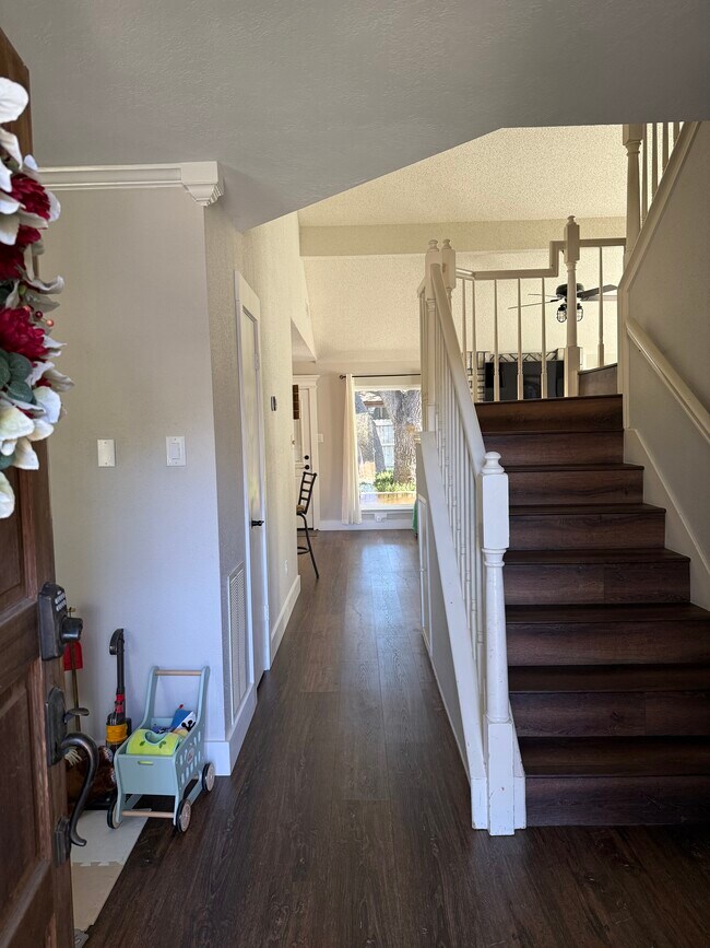 Building Photo - 9234 Fishers Hill Dr