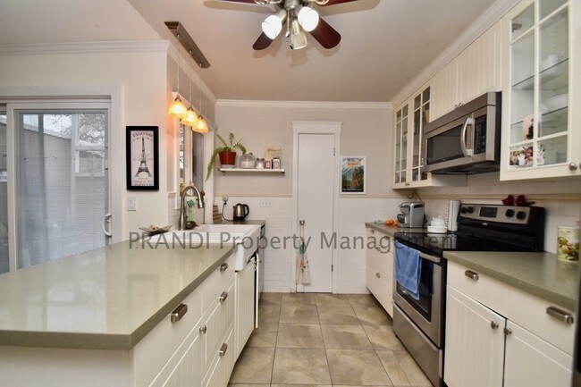 Building Photo - 117B Oliva Ct