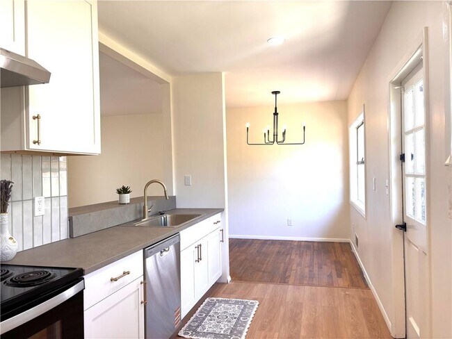 Foto del edificio - 5009 Crowe Dr SE