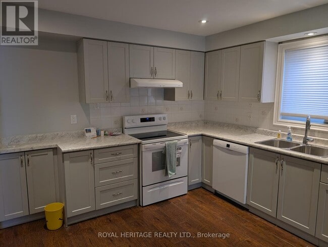 Building Photo - 600 Creekview Cir