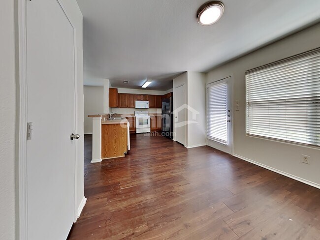 Foto del edificio - 1966 Courtside Dr