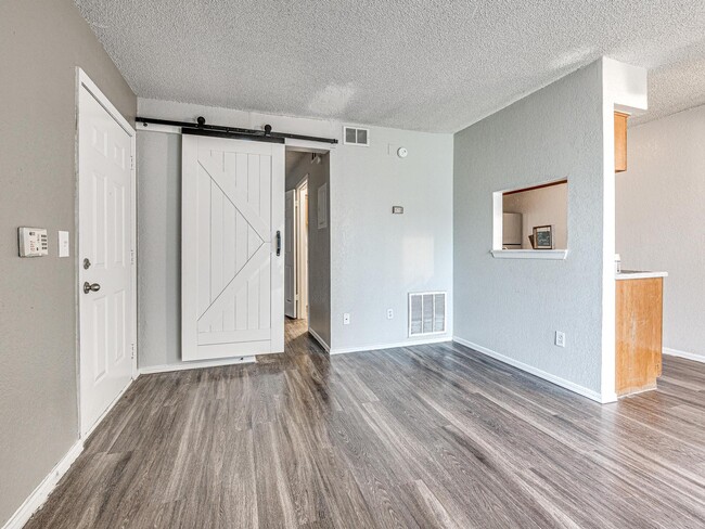 Living Area - Diamond Creek Apartments