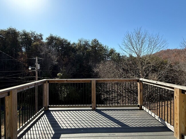 Foto del edificio - Private 3 bed 2bath house in North Johnson City! - Available NOW