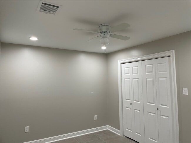 Building Photo - 2706 Wilshire Cir