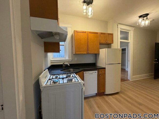 Building Photo - 38 Hemenway St