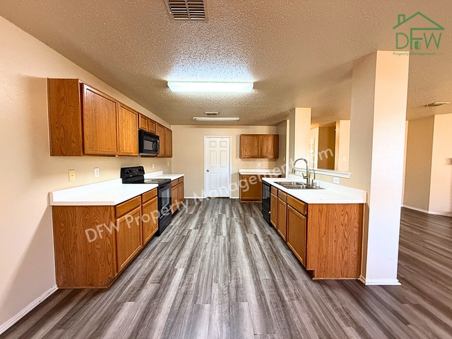 Building Photo - 2-Story 4 BR Home with Large Backyard & Game Room