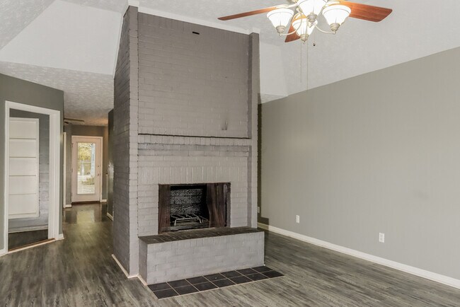 Building Photo - 3824 Elm Ave