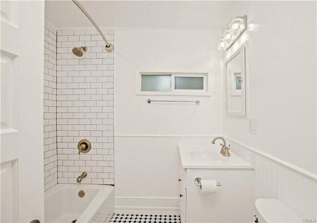 Foto del edificio - 3 Bedroom, 1 Bathroom Home – Ideal for Stu...