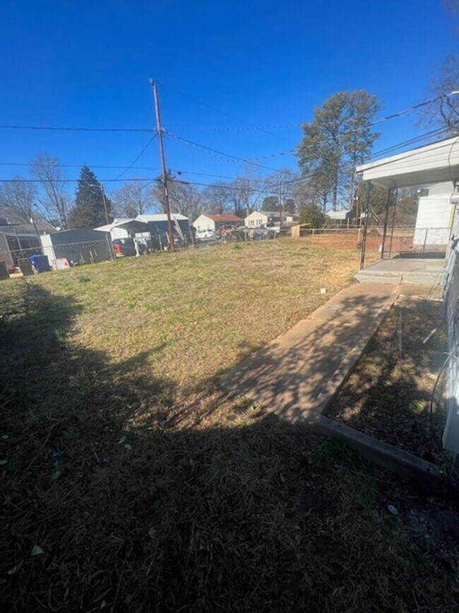 Building Photo - Newly Remodeled 2/1 Single Family House in...