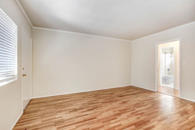 Foto del edificio - 2015-2019 4th Street in Santa Monica - steps to Main St. and the beach!