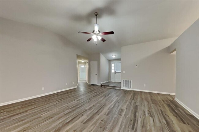 Building Photo - 5990 Bayside Dr NW