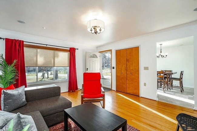 Building Photo - 37820 Dardanella St